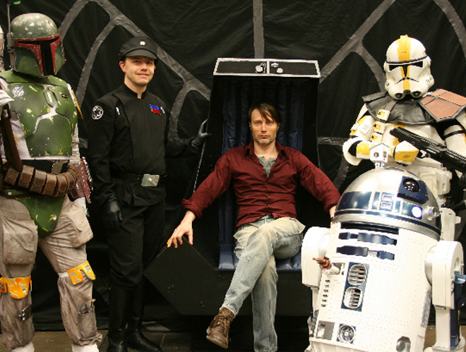 Group picture with Mads Mikkelsen and members of the Nordic Garrison.